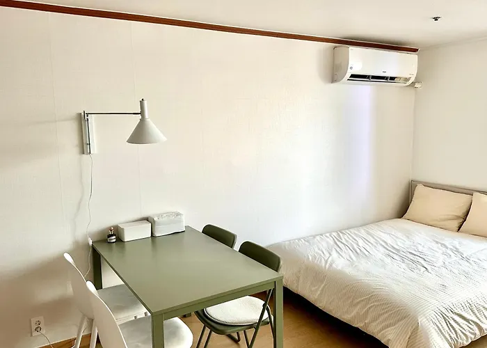 Mint Chacha - 1 Min Walk To Hongdae Station - Free Luggage Storage
