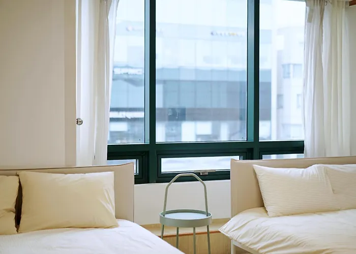 Mint Chacha - 1 Min Walk To Hongdae Station - Free Luggage Storage * Seoul